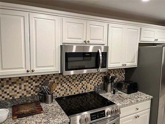 4th image of 3503 Oaks Way