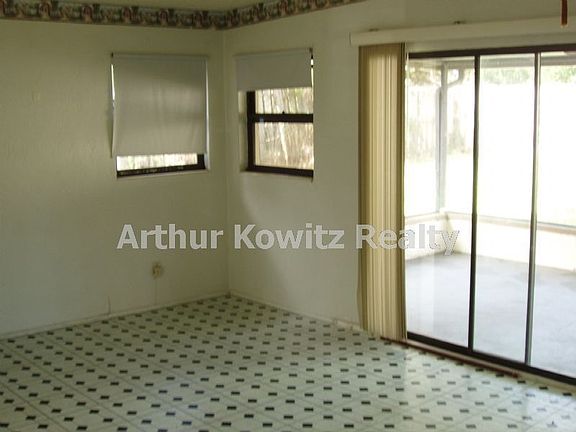3rd image of 1312 Hillcrest Dr