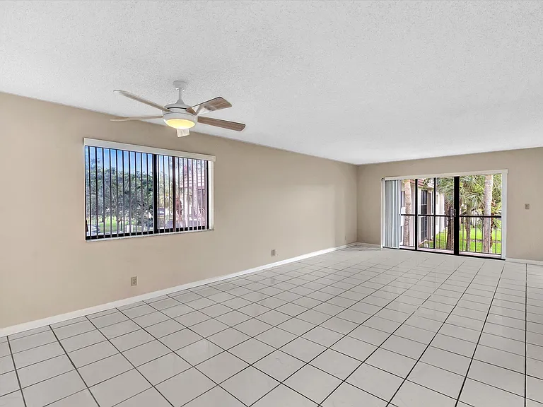 16252 Laurel Dr #201 — Photo 11