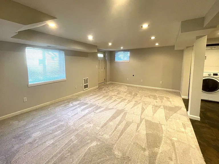 4725 35th Ave SW — Photo 3