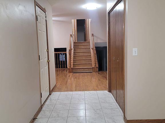 2nd image of 725 N Indiana St