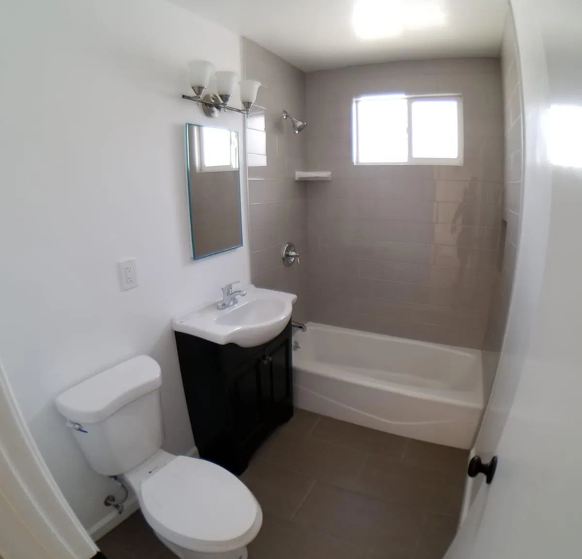 3 bed, 1100 sqft, $3,200 — Photo 2