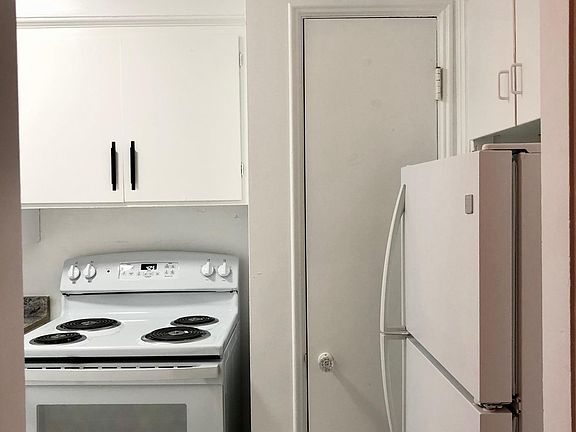 4th image of 3028 Pemberton Dr #6