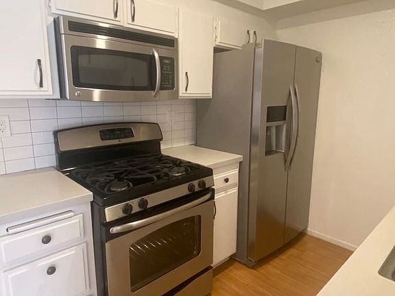 2nd image of 1823 Holmby Ave APT 104