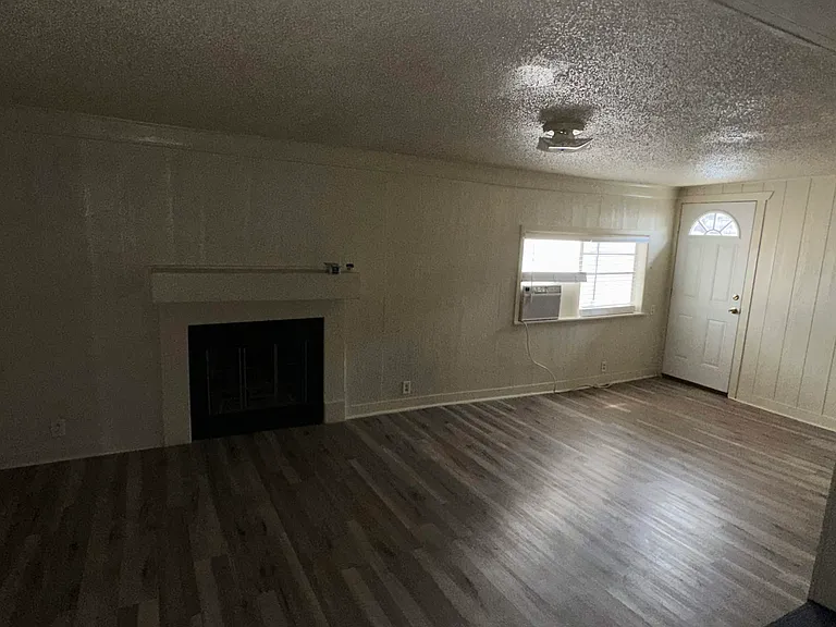 1501 N Kansas St — Photo 3
