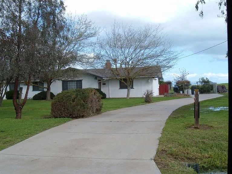 19853 Claremont Rd photo 1