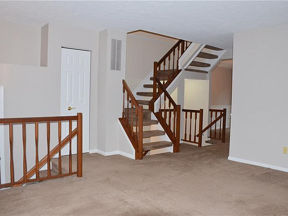 4th image of 270 Clearbrook Ct