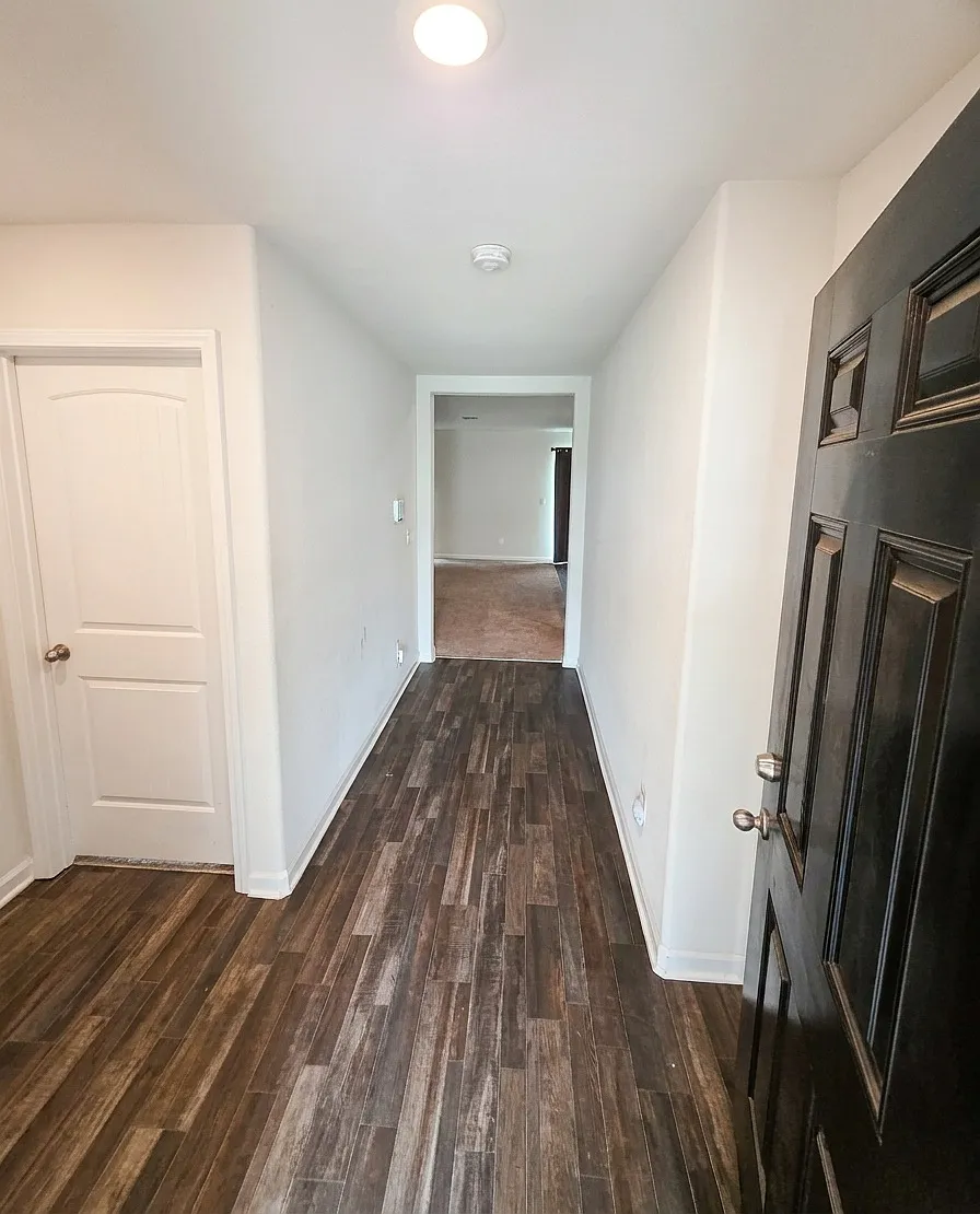 3 bed, 2.0 bath, 1317 sqft, $1,900 — Photo 2