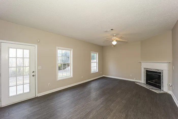 6055 Yellowood Ct — Photo 3