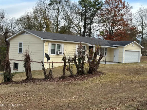 404 Enchanted Dr, Yazoo City, MS 39194