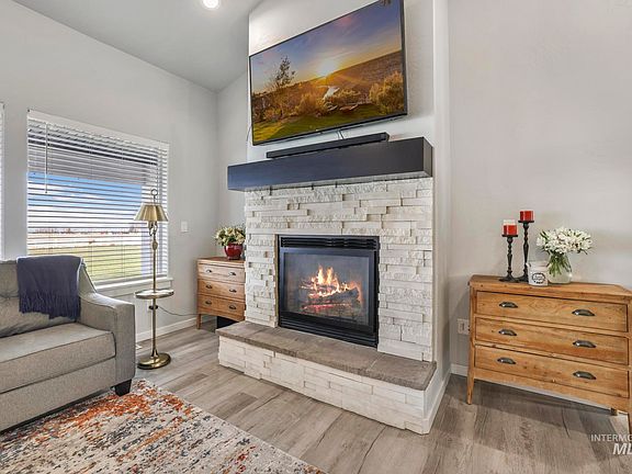 5th image of 4057 Mountain Vista Ln