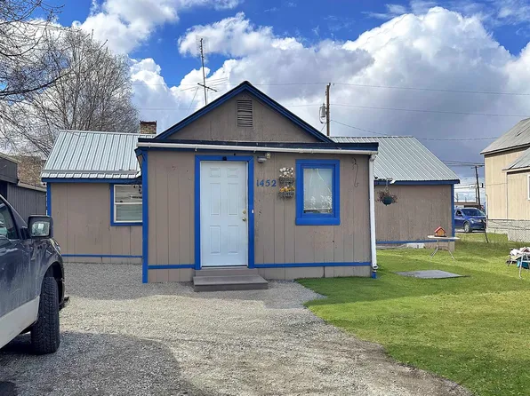 1452 Lacey St, North Pole, AK 99701