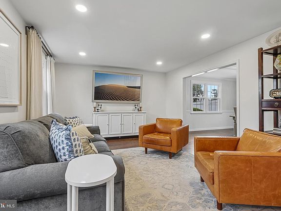 4th image of 69 N Spring Ln