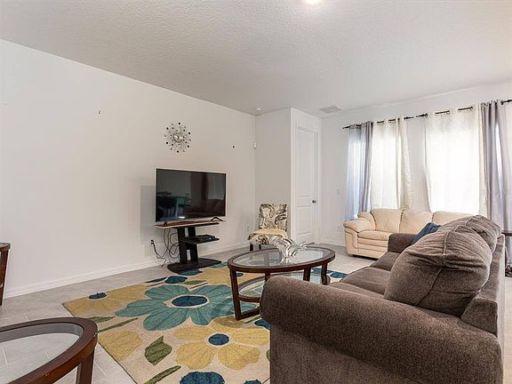 5th image of 1042 Alabaster Way
