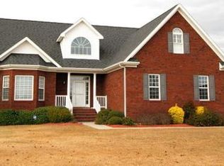 216 Edgebrook Dr, Pikeville, NC 27863