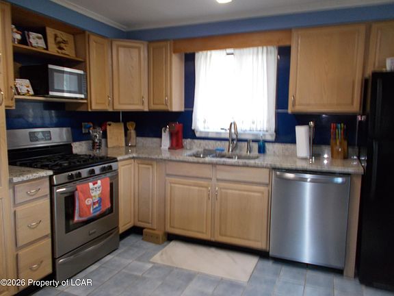 3rd image of 6 Cheyenne Dr