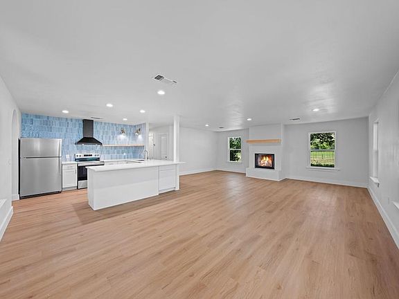 4th image of 520 Westway Dr
