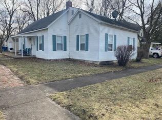 302 S Hamilton St, Monticello, IL 61856