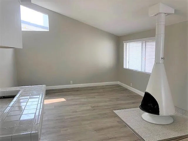2 bed, 1000 sqft, $3,995 — Photo 2