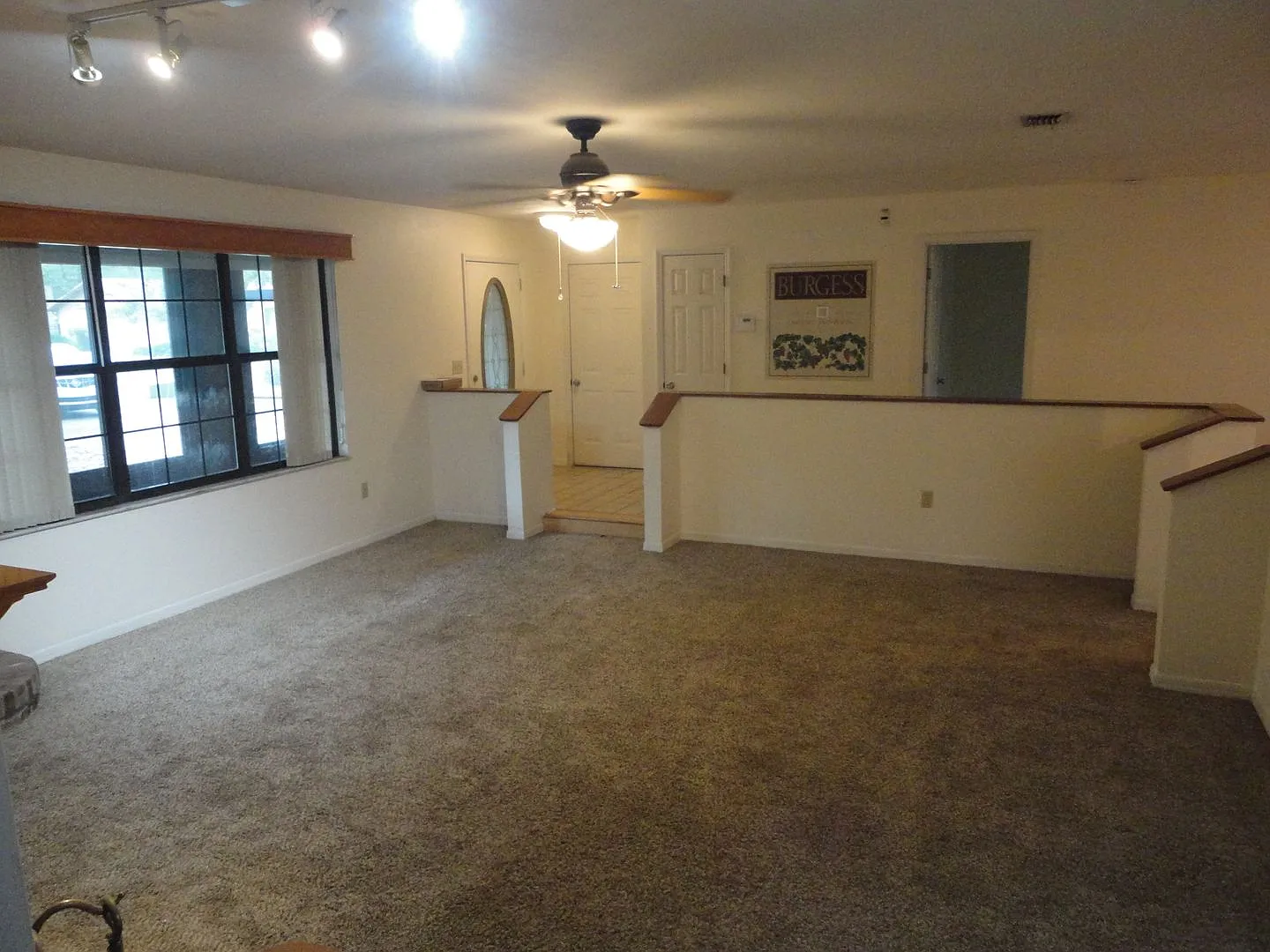 Beautiful 3-Bedroom Pool Home in The Woodlands — Photo 4