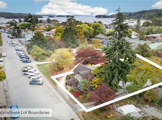 129 Hereford Ave, Saltspring Island, BC V8K 2T3