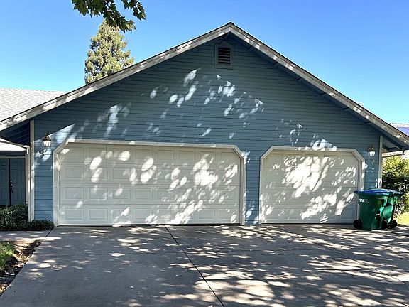 2nd image of 306 Autumn Gold Dr