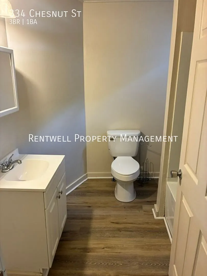 Spacious 3-Bedroom Home with Finished Basement & Wooded Views — Photo 4