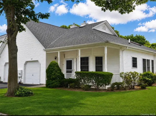 42 Oyster Cove Lane, Blue Point, NY 11715