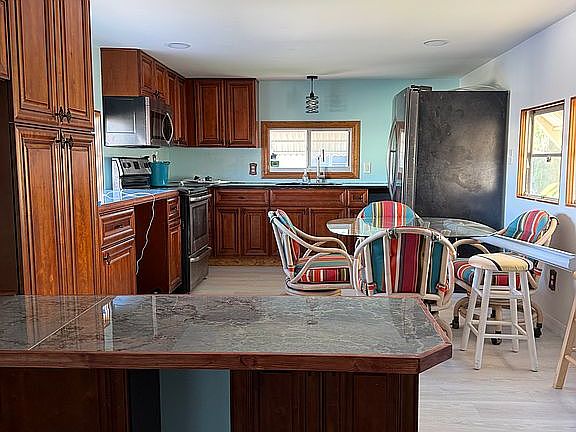 4th image of 31 Flores Dr