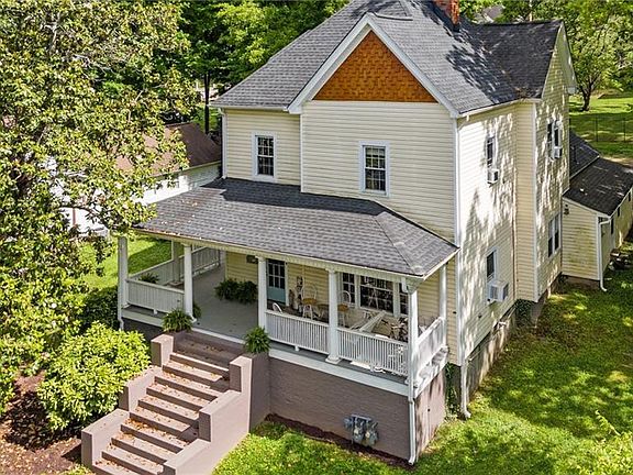 2nd image of 118 Gloria Ave