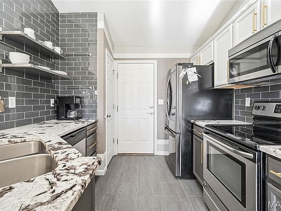 5th image of 30 Colonial Creek Ct