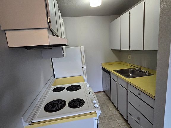 3rd image of 1607 Carolina St Unit 5