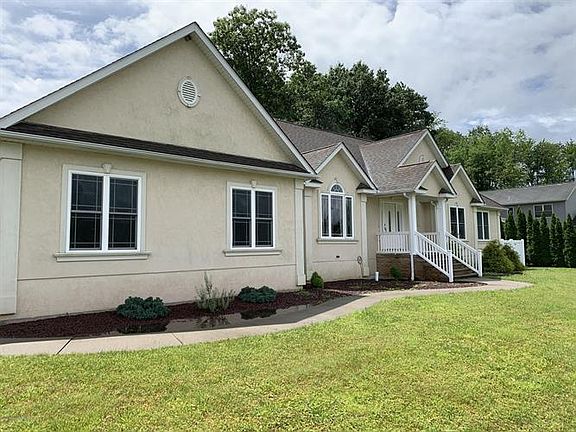 4th image of 201 White Oak Dr