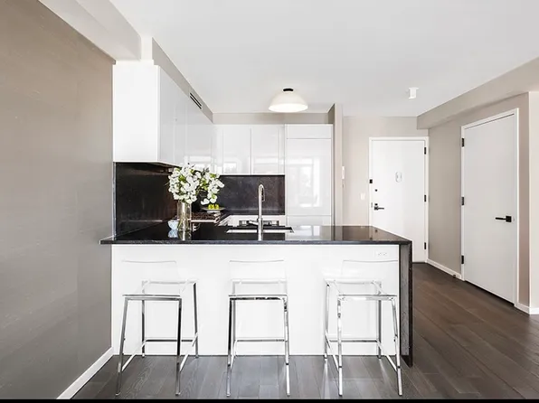 385 First Avenue image 1 of 10