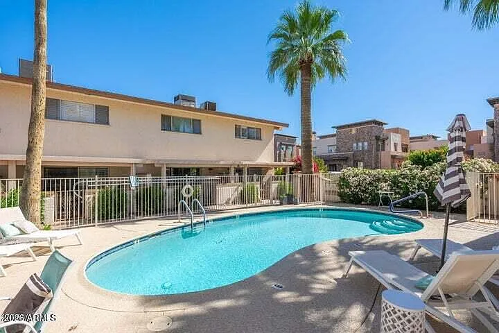 4848 N Woodmere Fairway #5