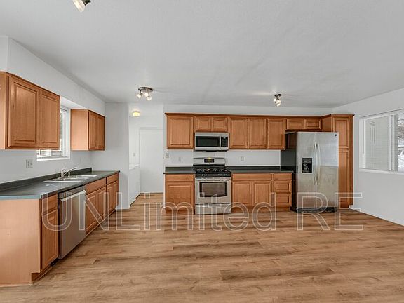3rd image of 2810 N Roberta Dr