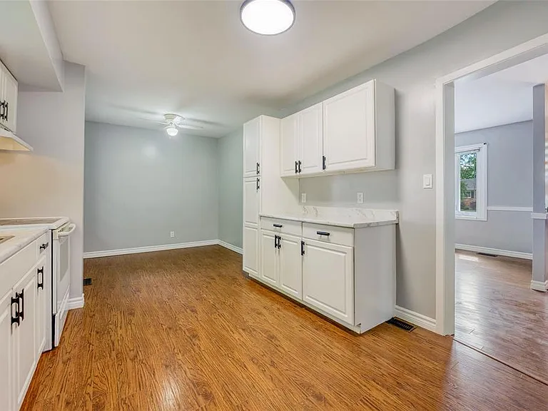 890 Hollands Ave — Photo 6