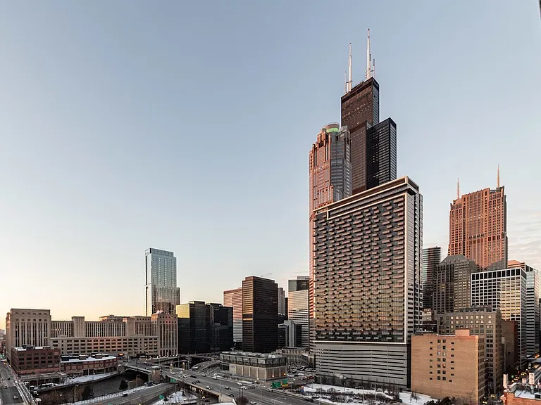 235 W Van Buren St #4009 — Photo 11