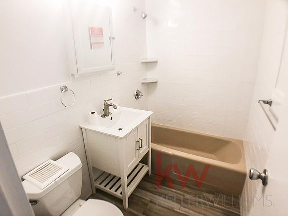 3rd image of 25 Mansfield St #15BB