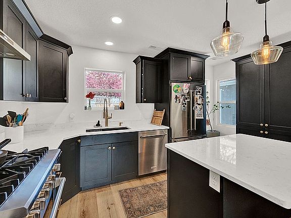 3rd image of 4513 S Holladay Cir