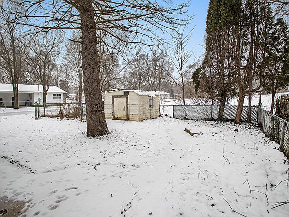 3rd image of 305 Wildwood Ave