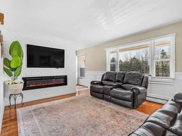 6 Pond View Way, Hubbardston, MA 01452