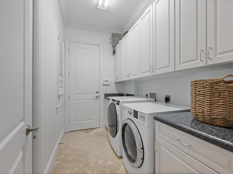 12200 Sunnydale Dr — Photo 35