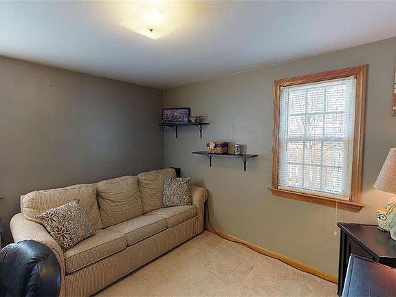 4th image of 37 Groell Ave