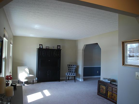3rd image of 9876 Oxford Dr