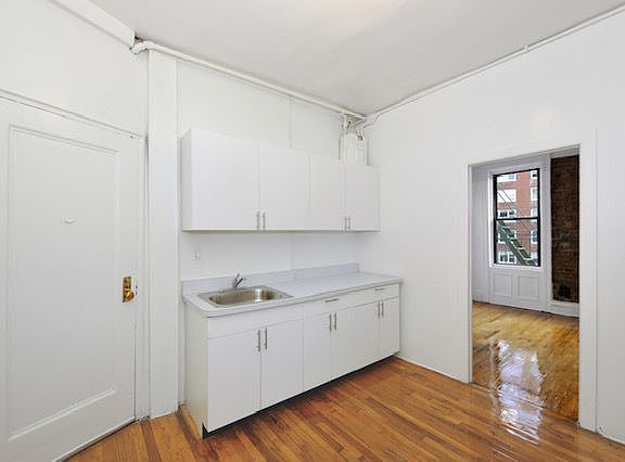 4th image of 190 6th Ave APT 5FN