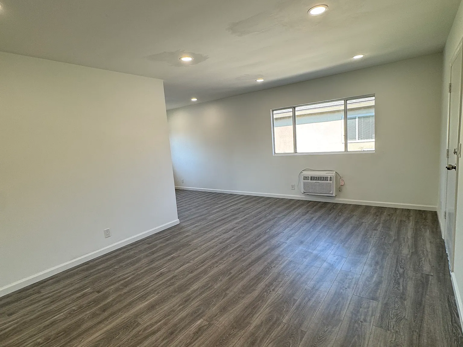 2 bed, 850 sqft, $2,295 — Photo 3