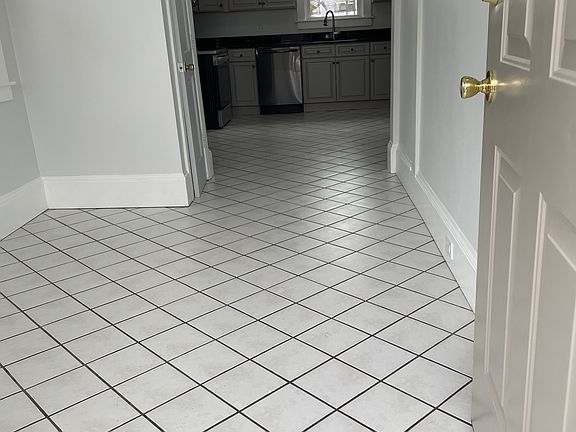 2nd image of 59 Riddell St #2