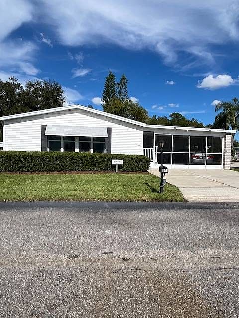 1st image of 641 Tulip Cir W