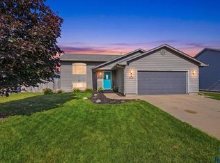 5705 S Cain Ave, Sioux Falls, SD 57106